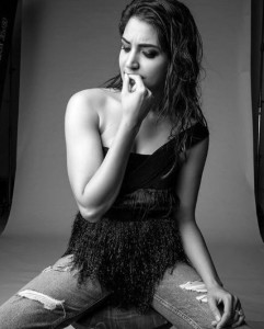 Anushka Sharma, hot pictures, latest pics, 2017, Black and white shots, bikini, pics, Virat Kohli, movies, Bollywood